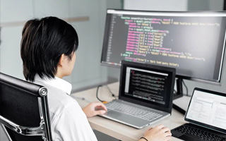 永新 api php源码,下载的php源码怎么运行呢？